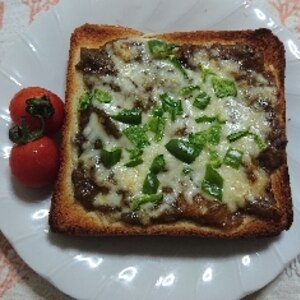 残ったカレーを使ったカレーチーズトースト